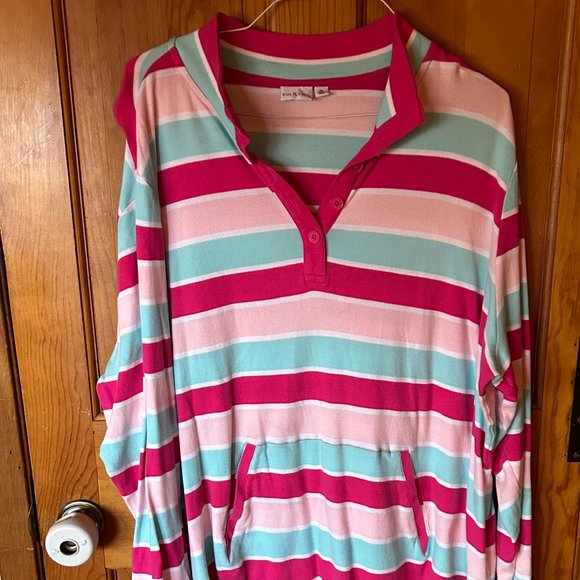 crown & ivy Tops - Beautifully chic stripped Crown and ivy 3x